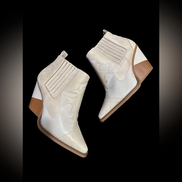 BNWOB Comfort Est 1946 White Western Heeled Ankle Platform Wedge Boots size 9.5 - Picture 1 of 5